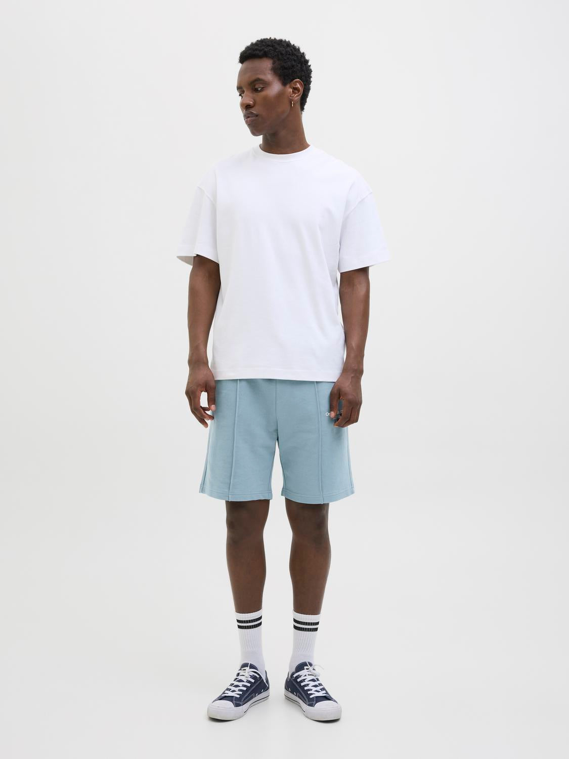 model_shot-front_full