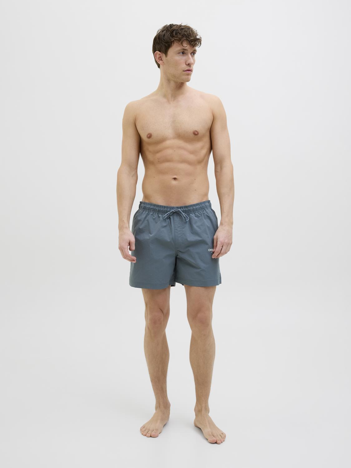 model_shot-front_full