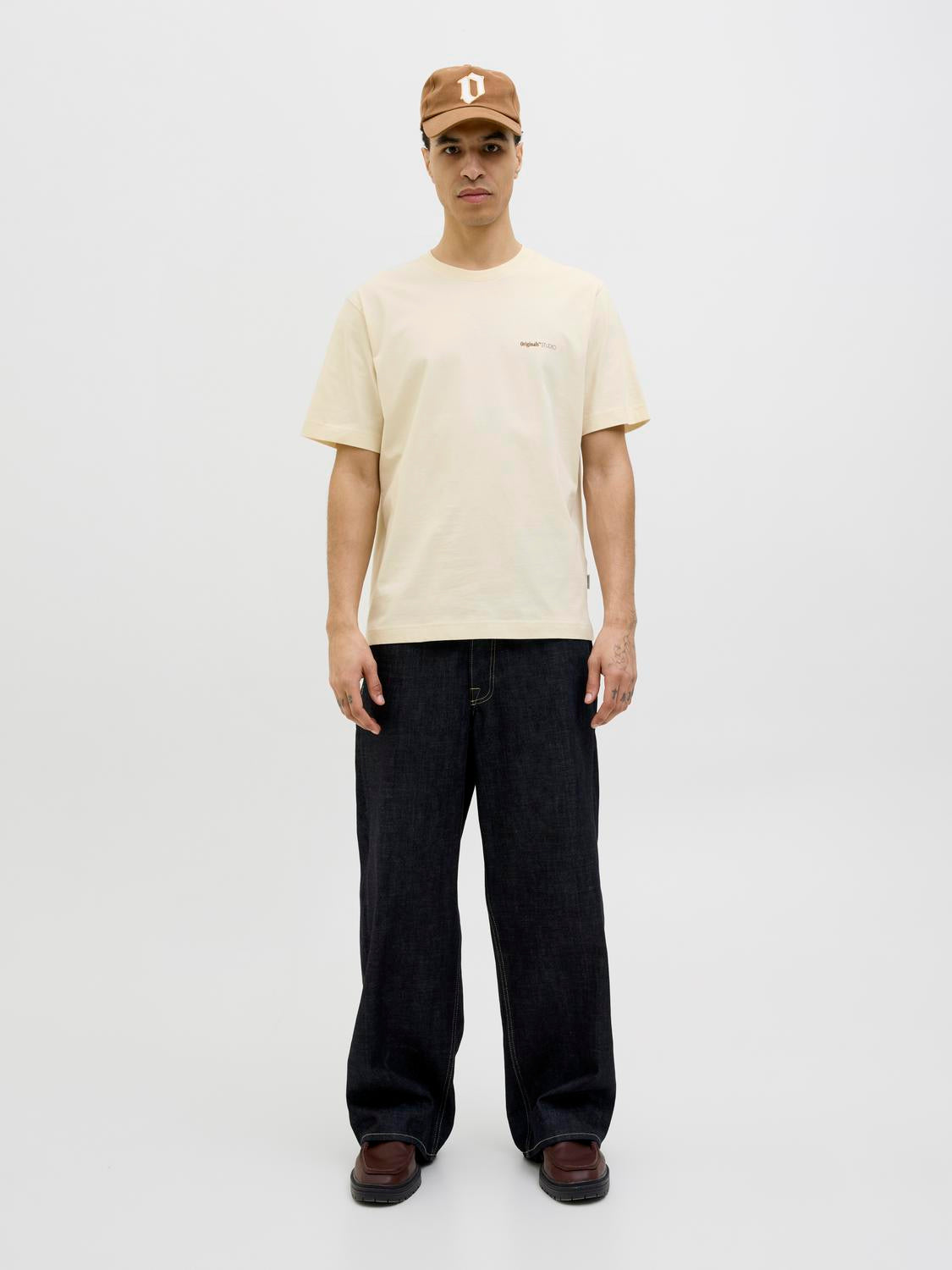 model_shot-front_full