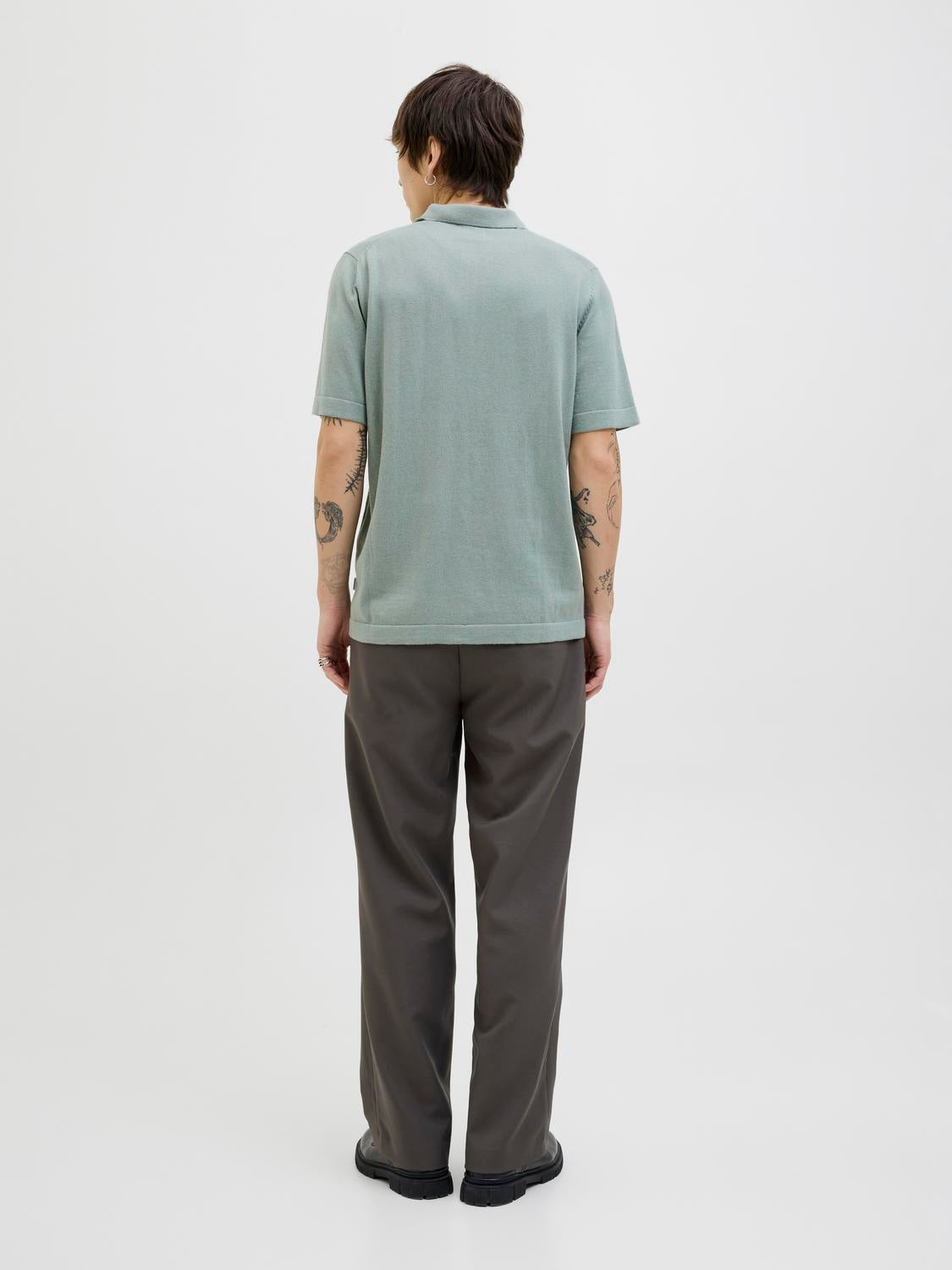 model_shot-back