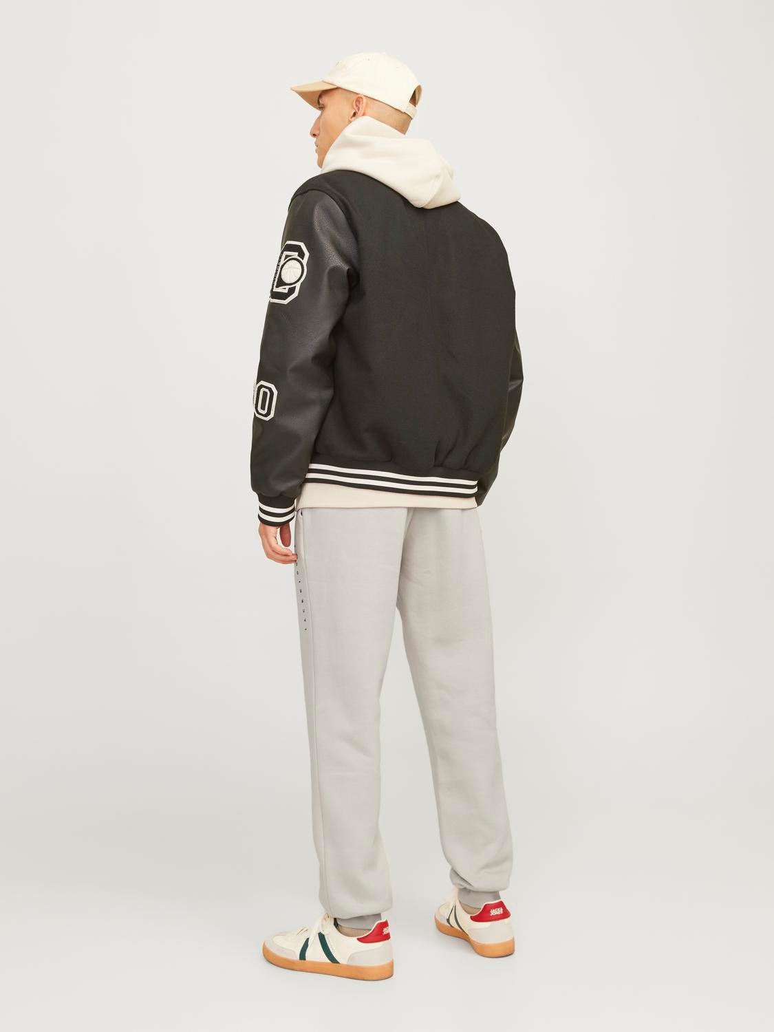 model_shot-back