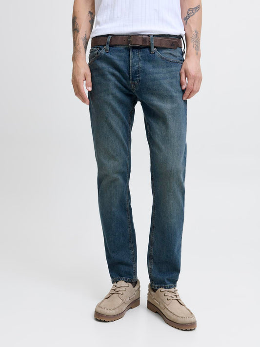 model_shot-front
