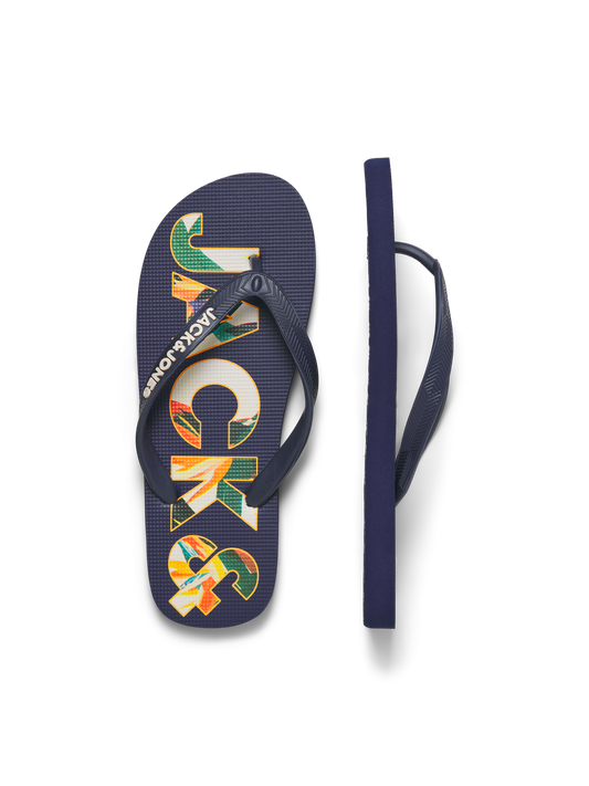 model_shot-front_full