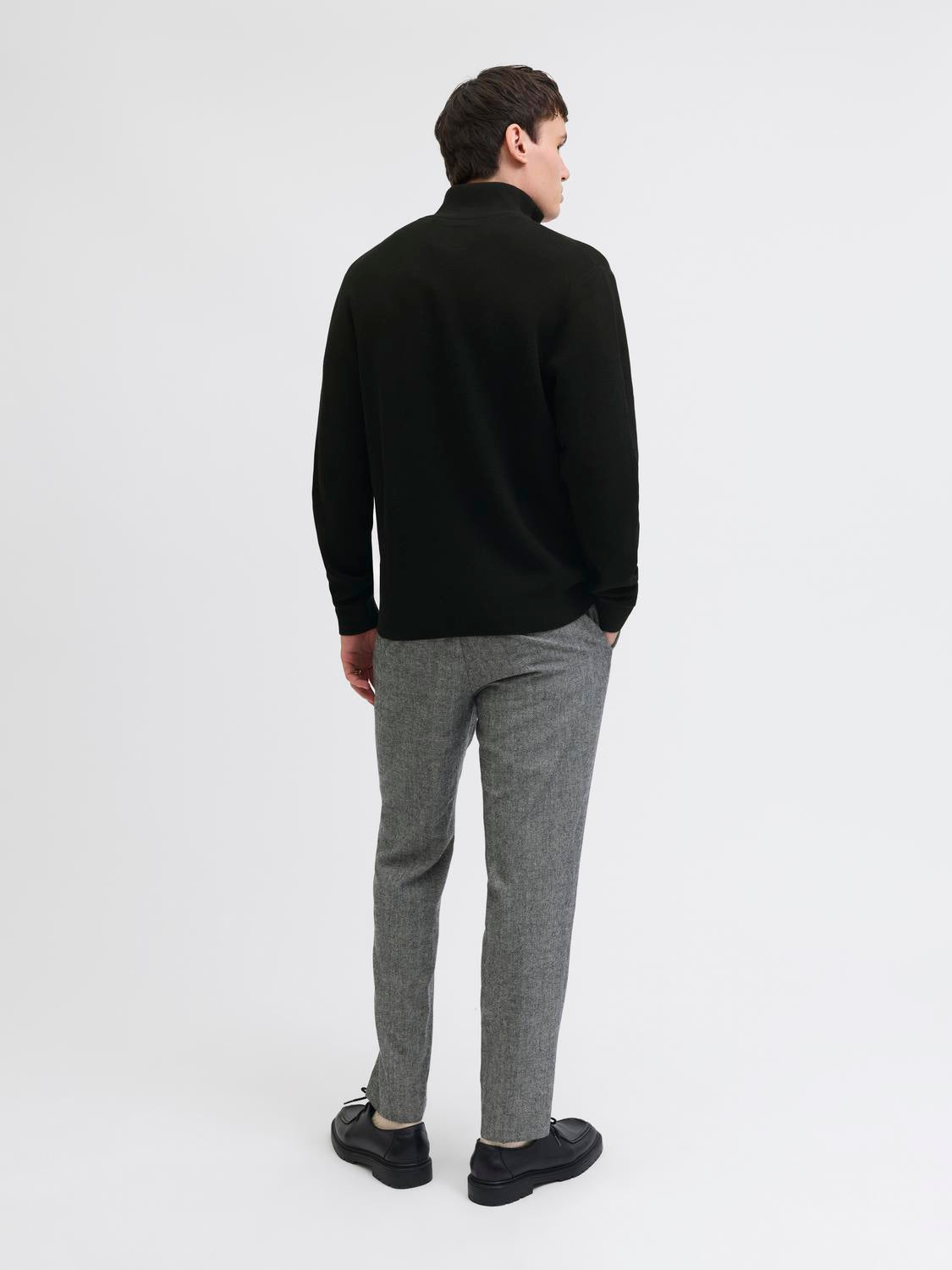 model_shot-back