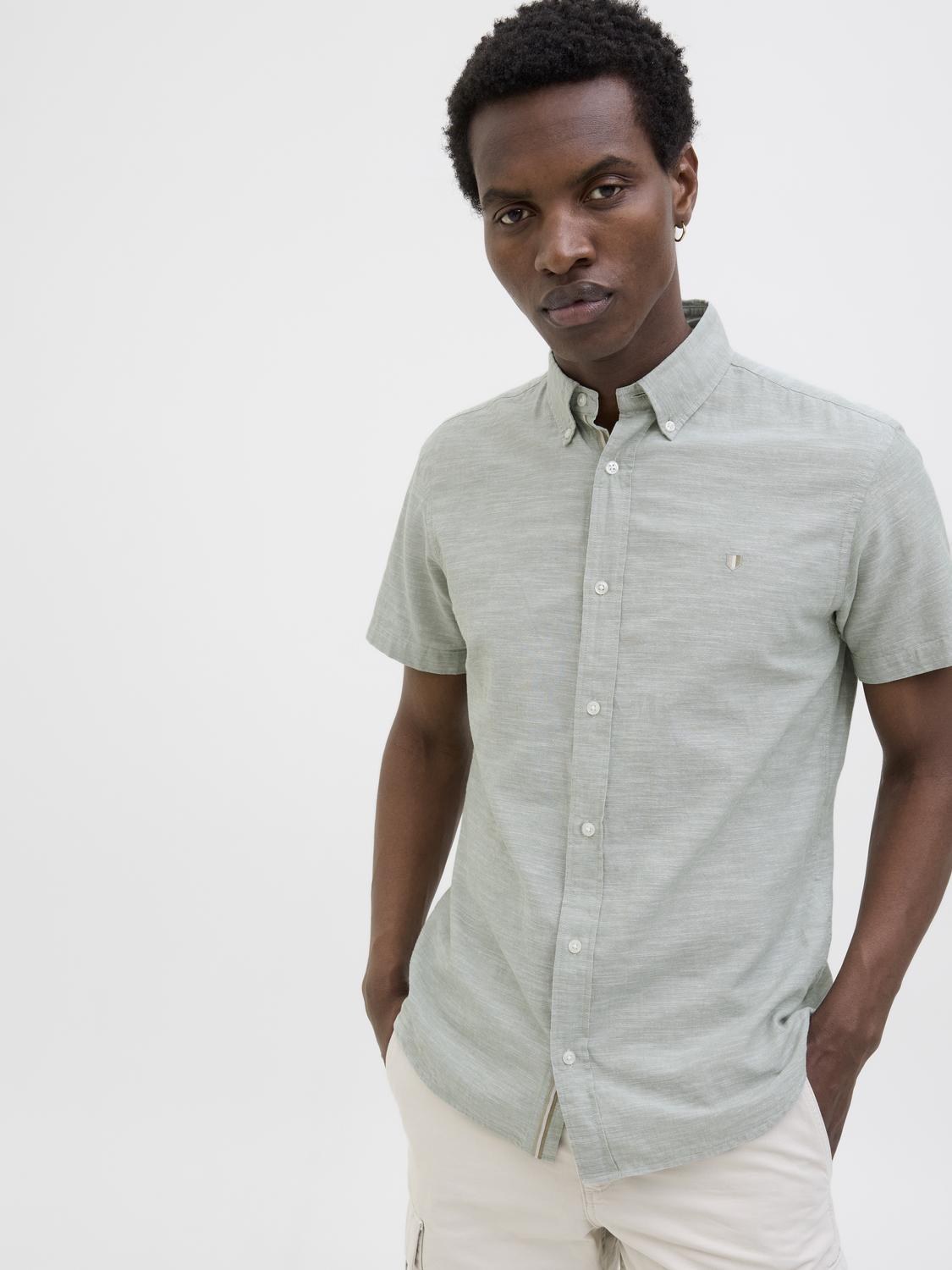 model_shot-creative