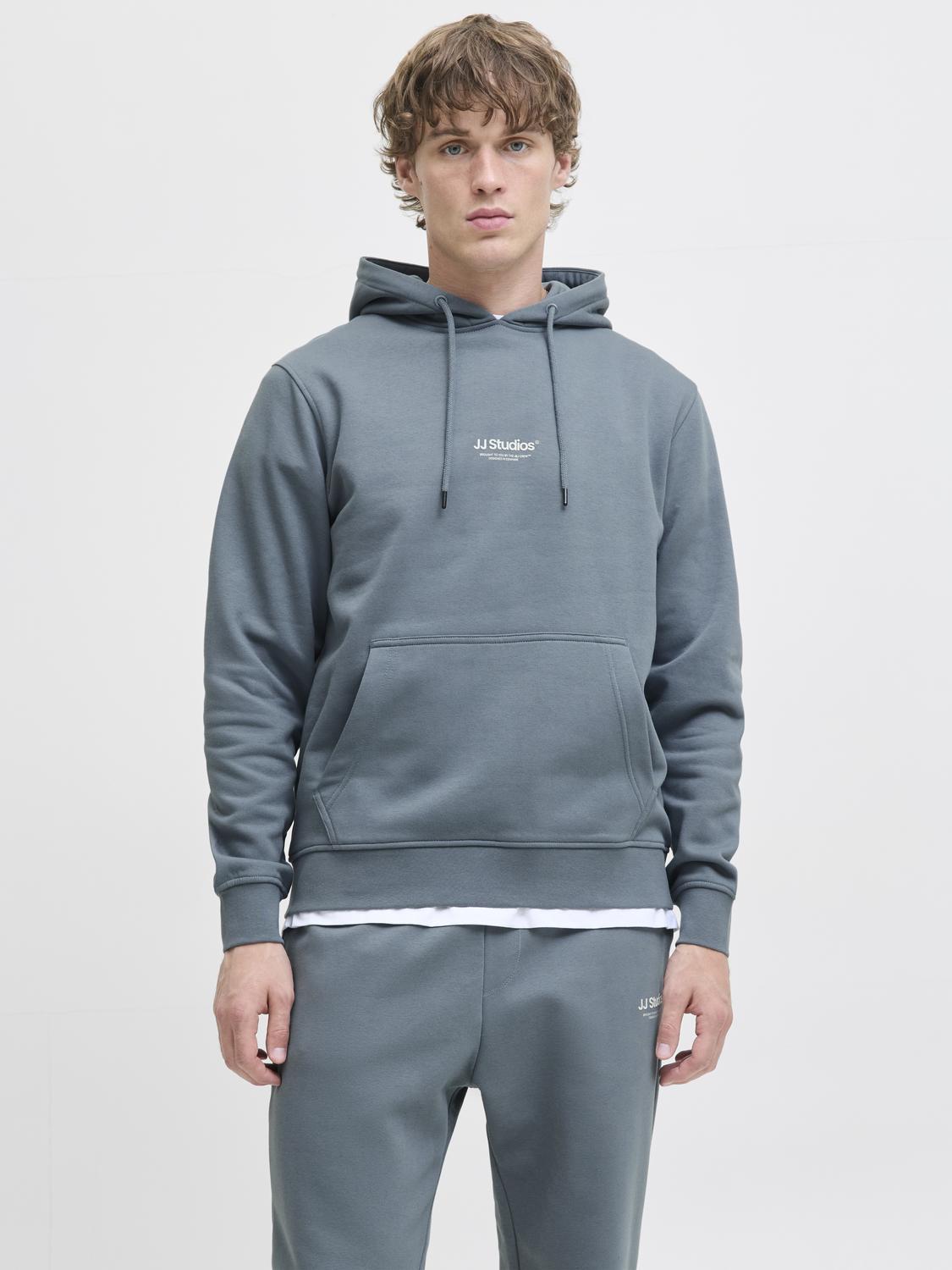 model_shot-front