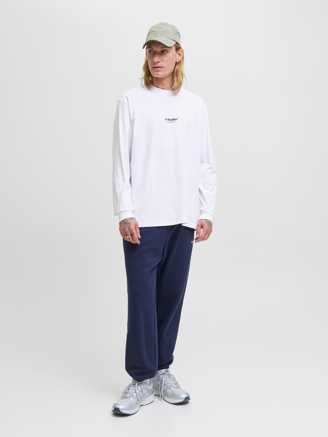 model_shot-front_full
