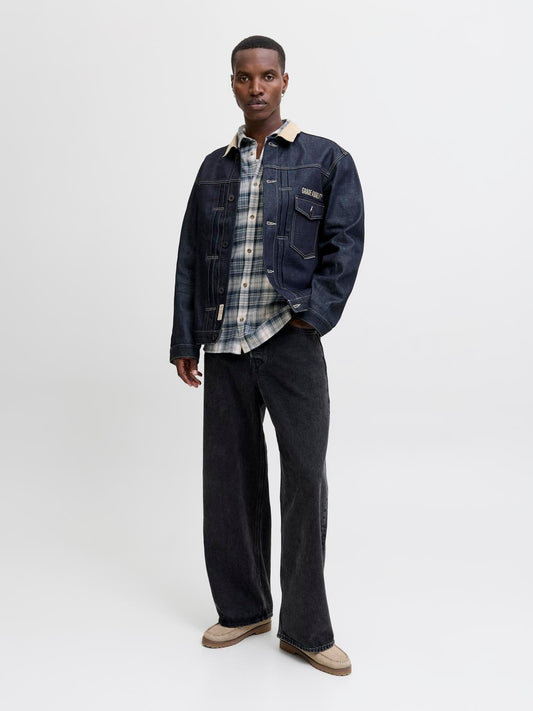 model_shot-front_full