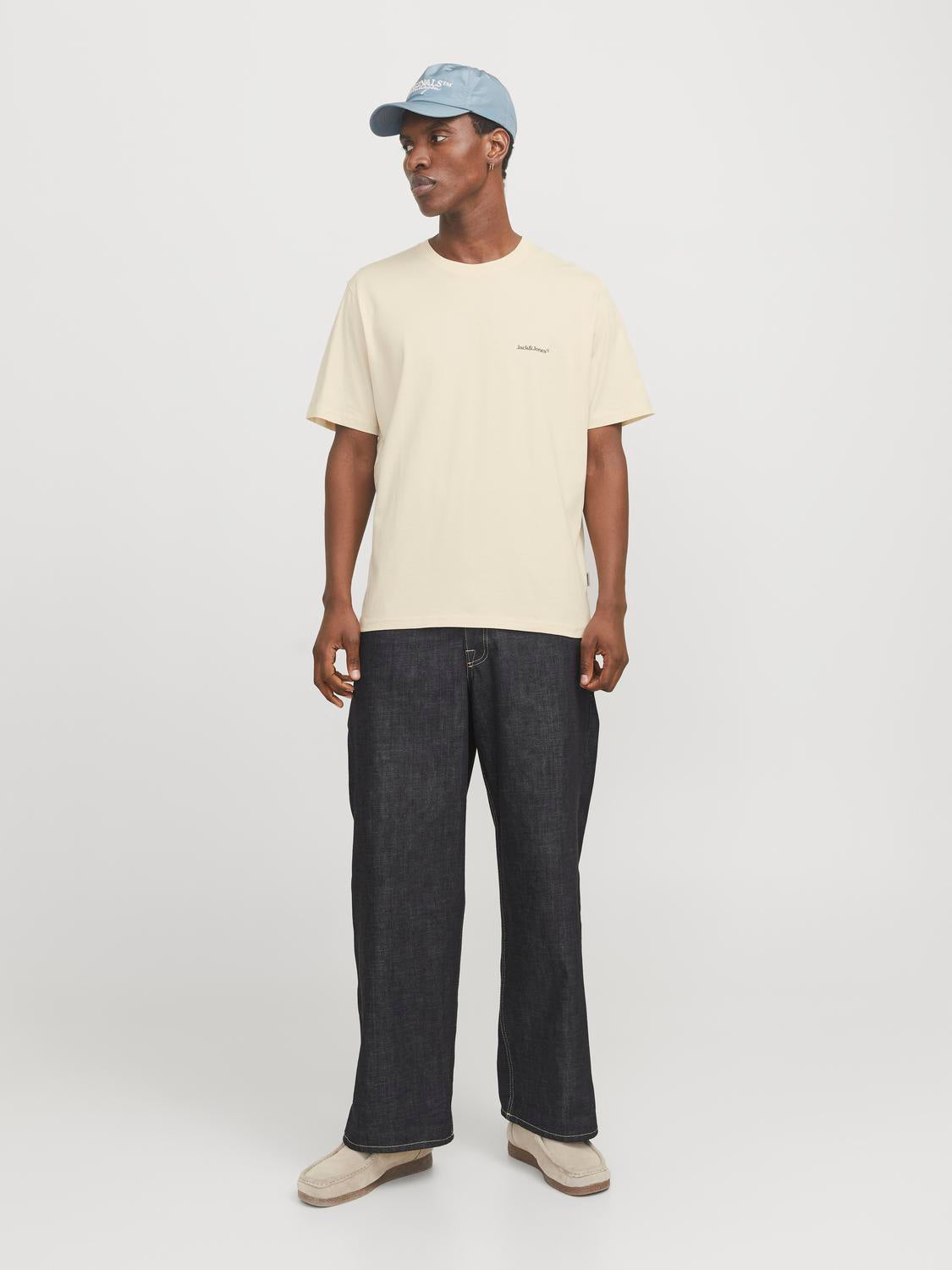 model_shot-front_full