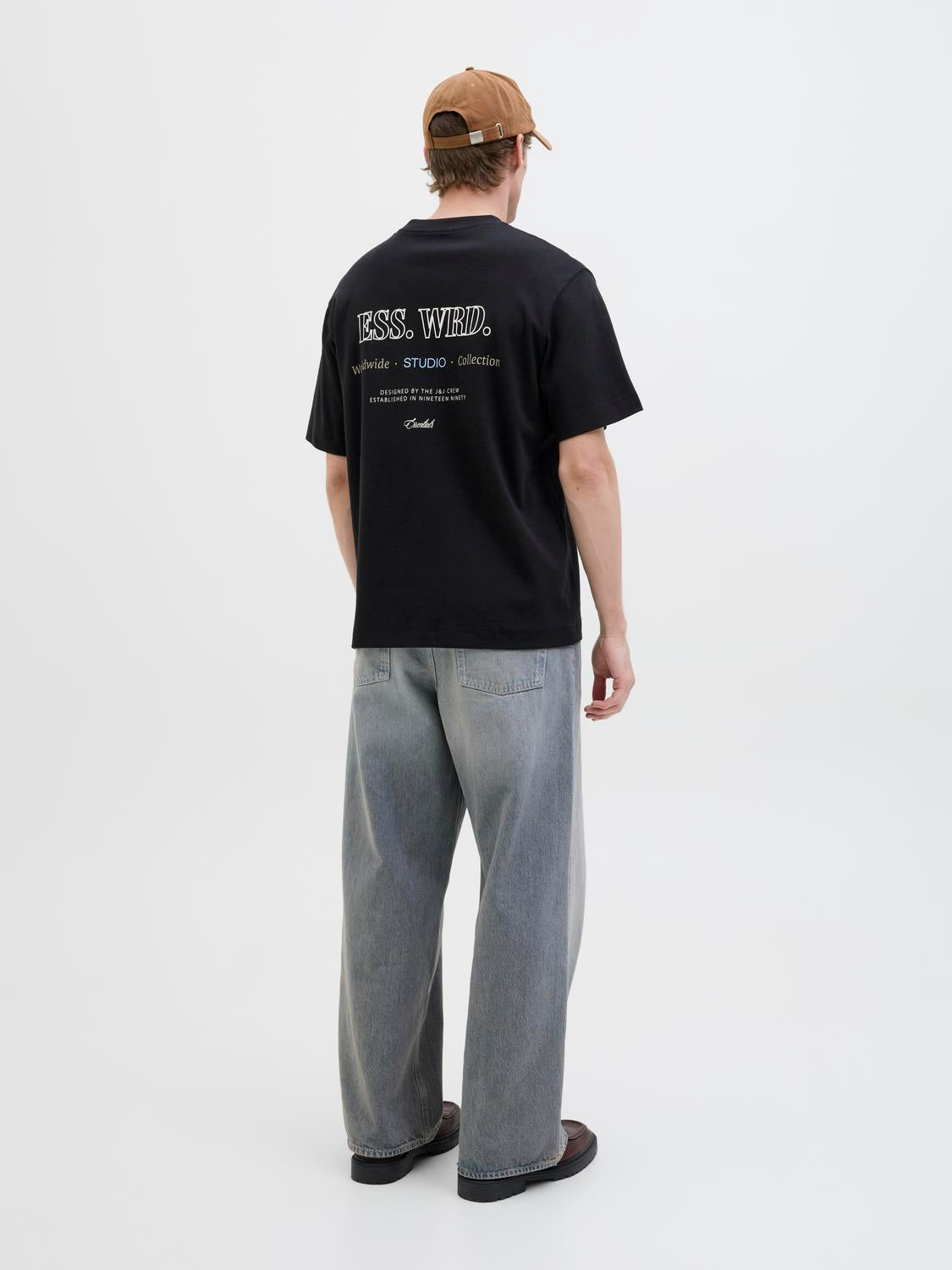 model_shot-back