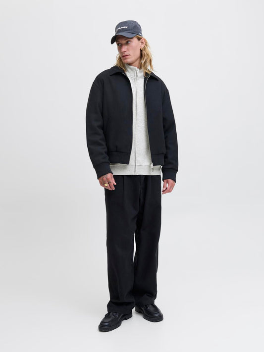 model_shot-front_full