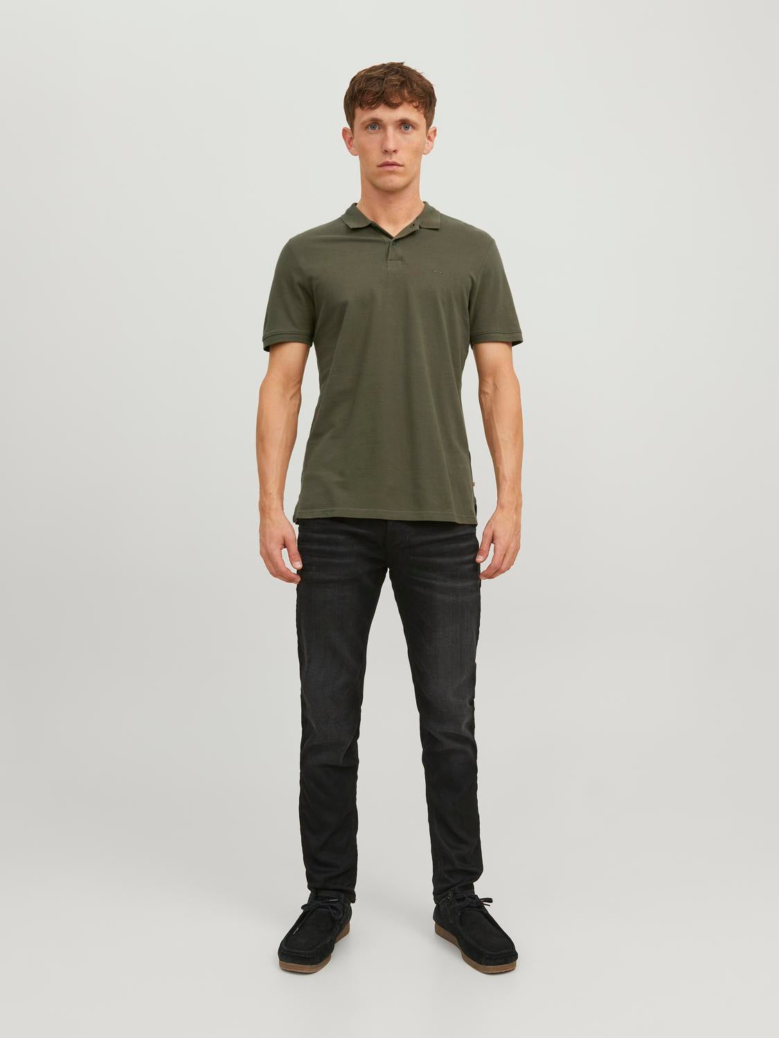 model_shot-front_full