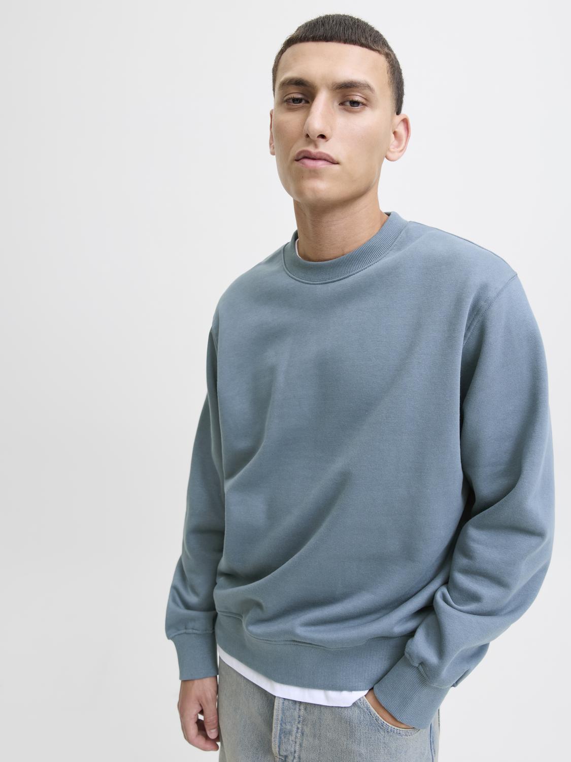 model_shot-creative