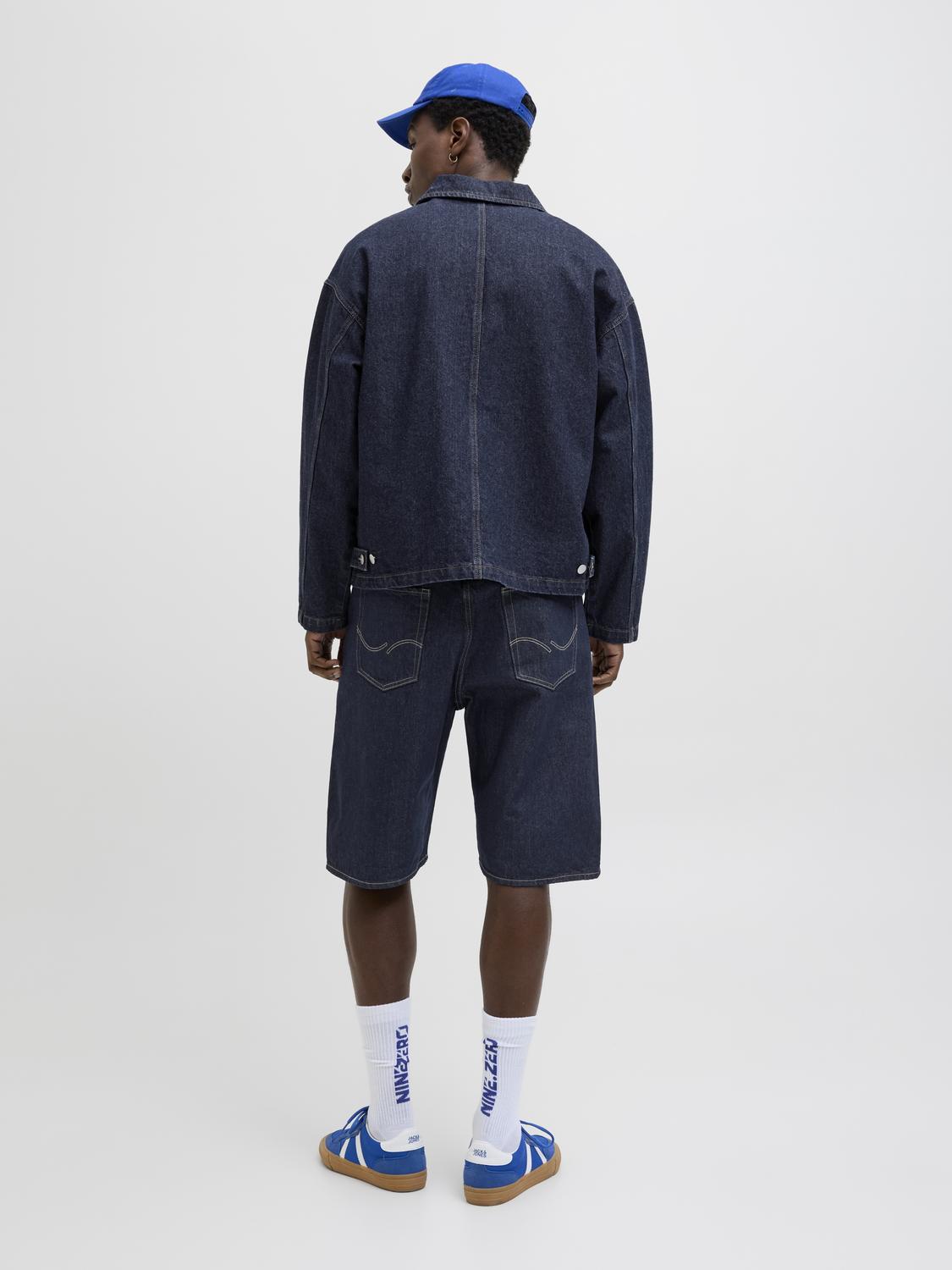 model_shot-back