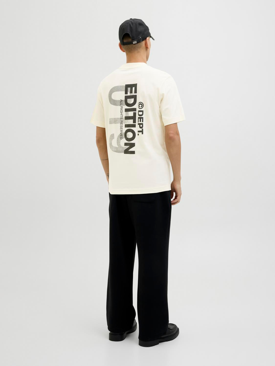 model_shot-back