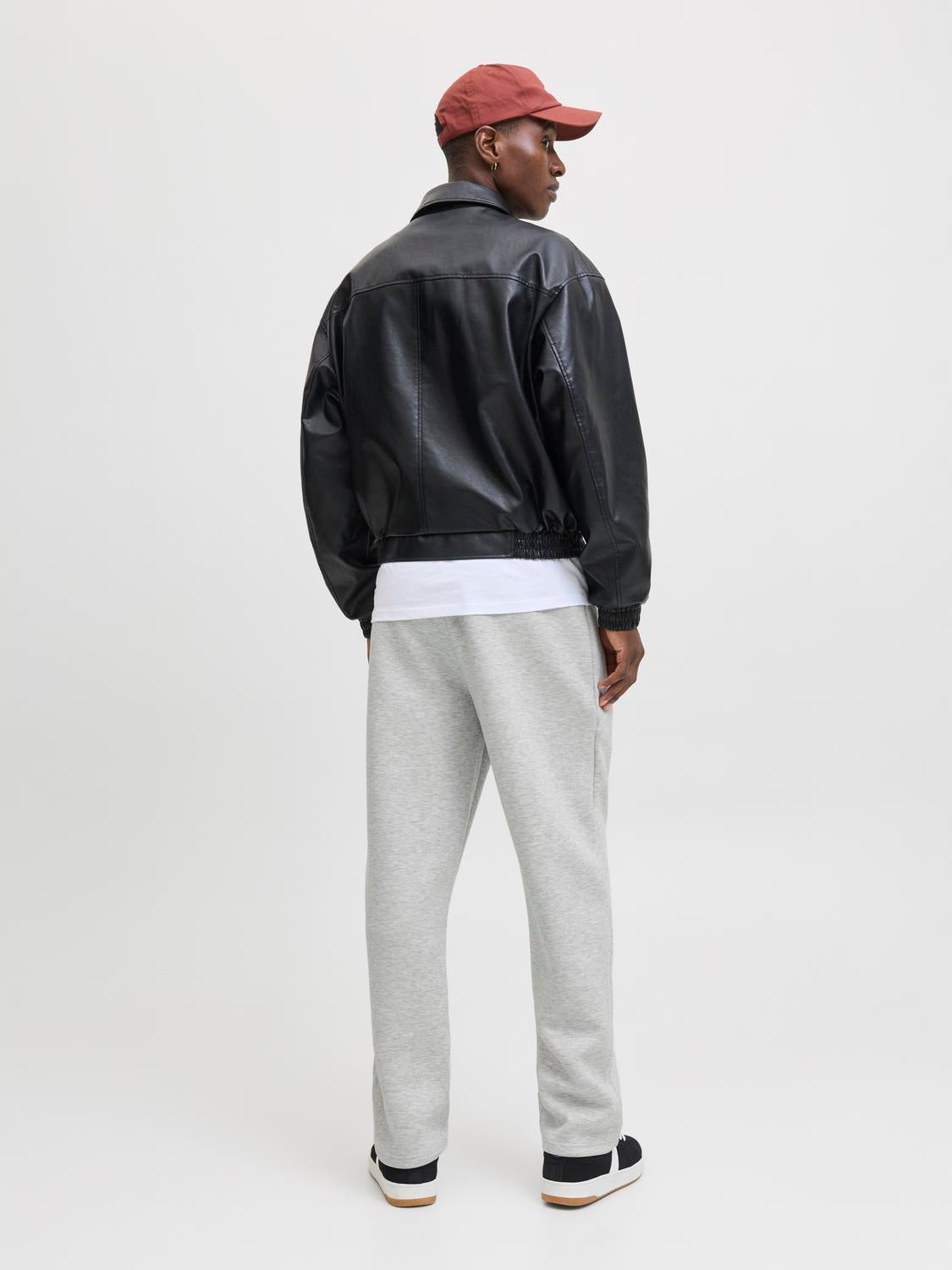 model_shot-back