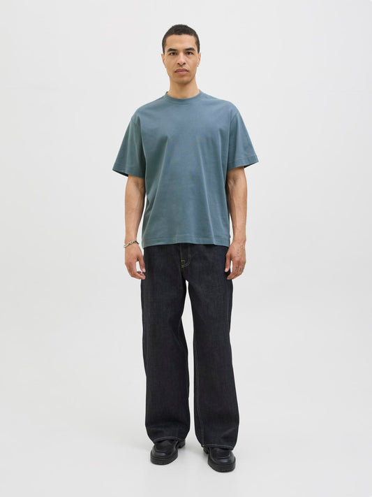 model_shot-front_full