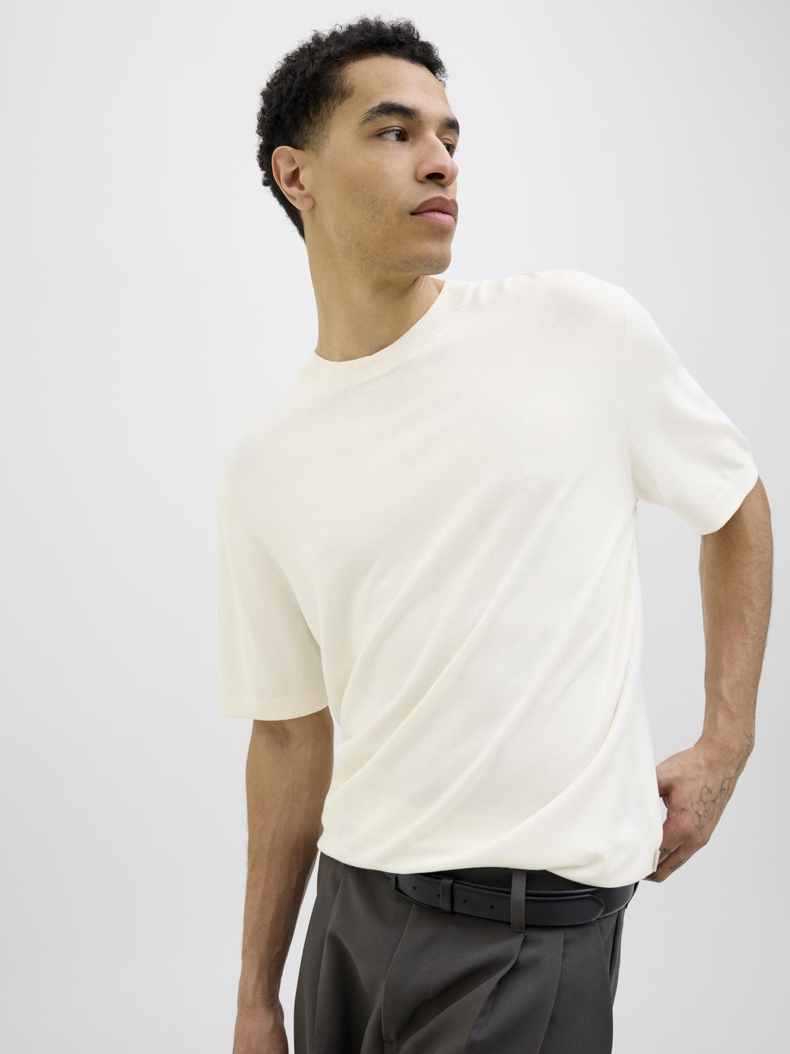 model_shot-creative