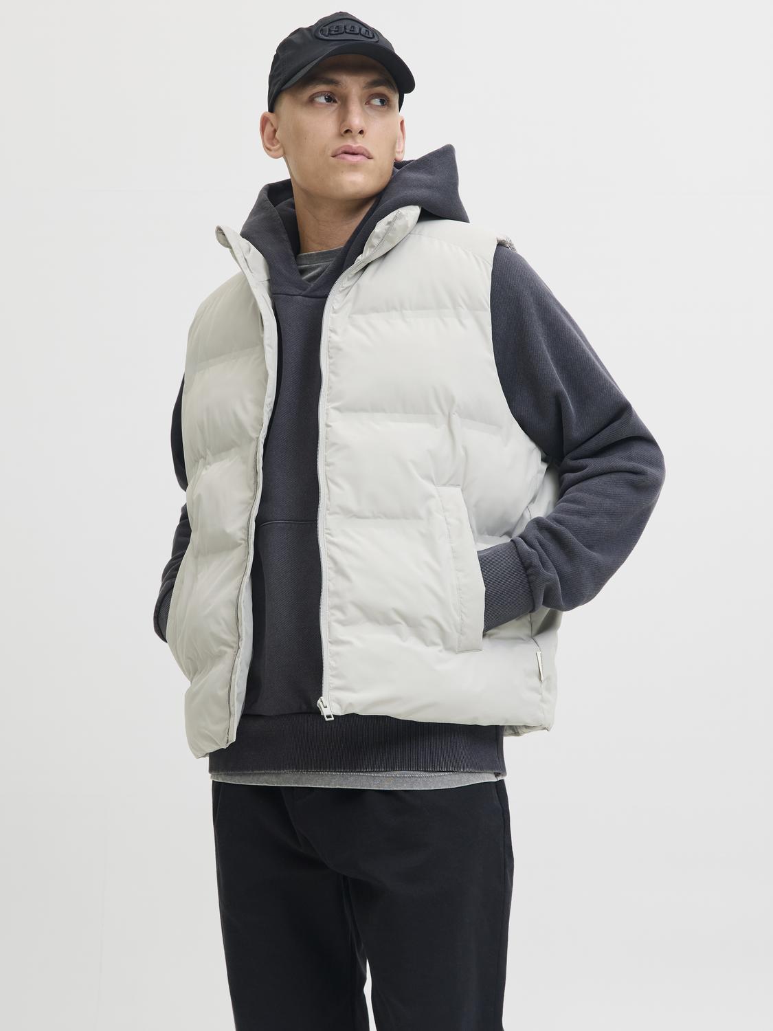 model_shot-front