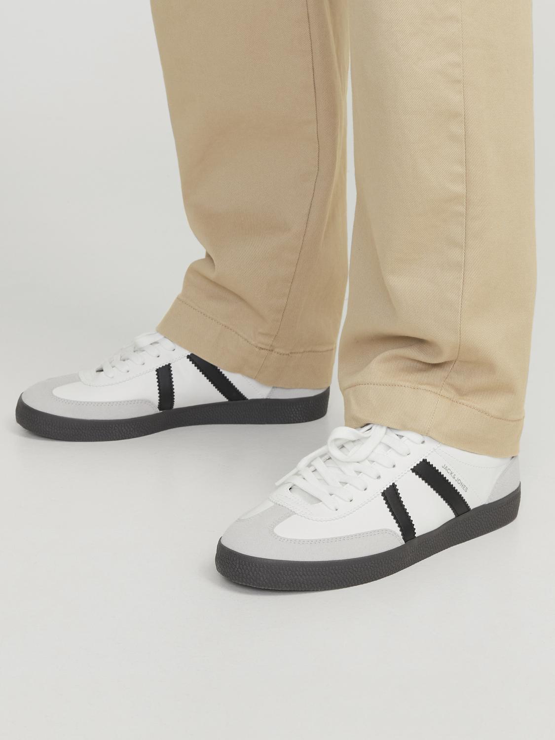 model_shot-front