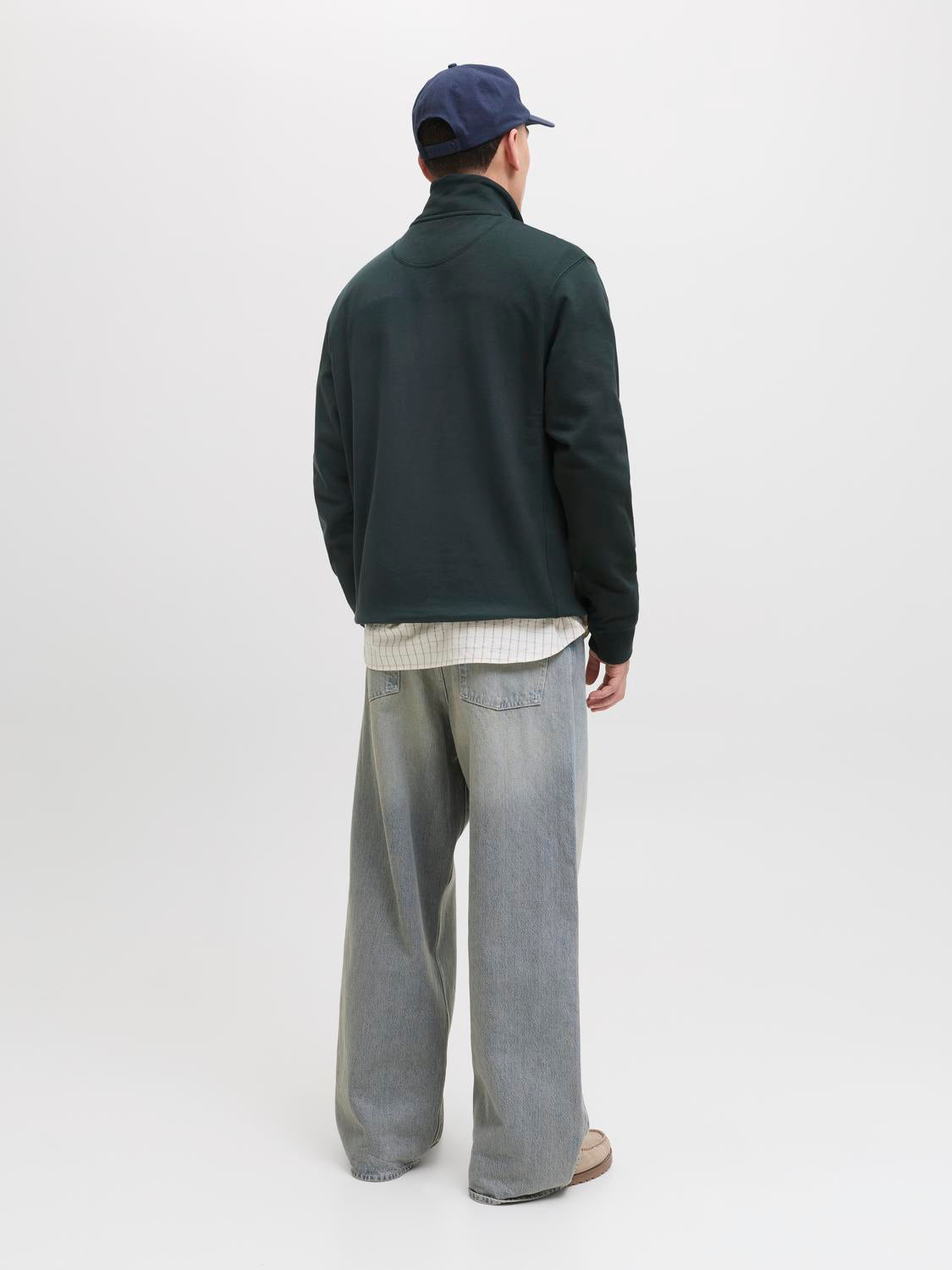 model_shot-back
