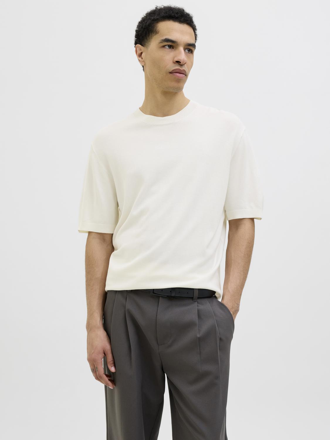 model_shot-front