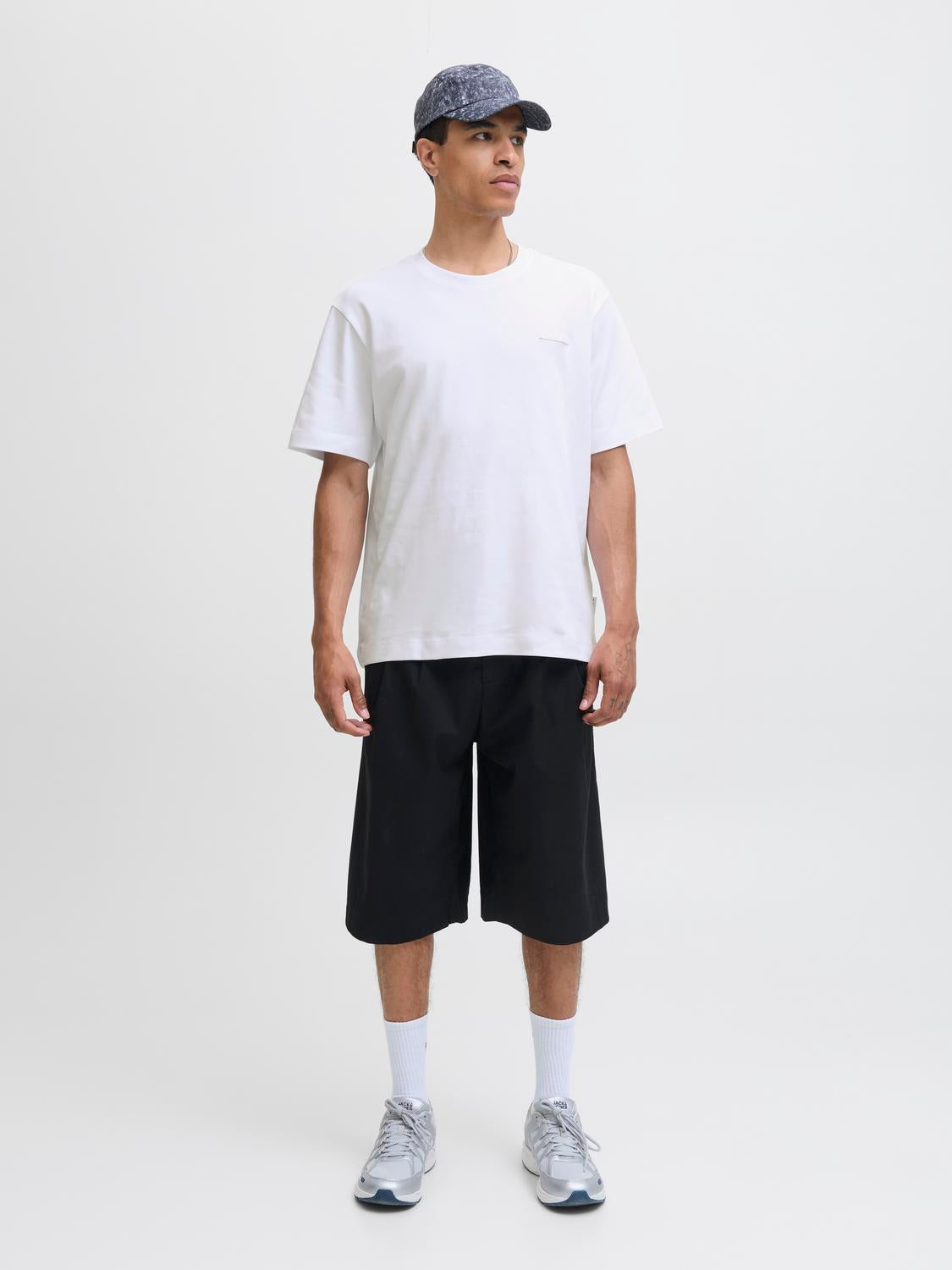 model_shot-front_full