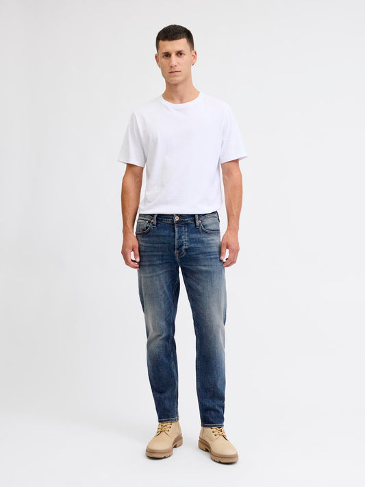 model_shot-front_full