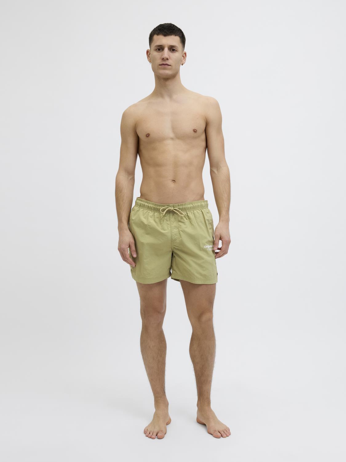 model_shot-front_full