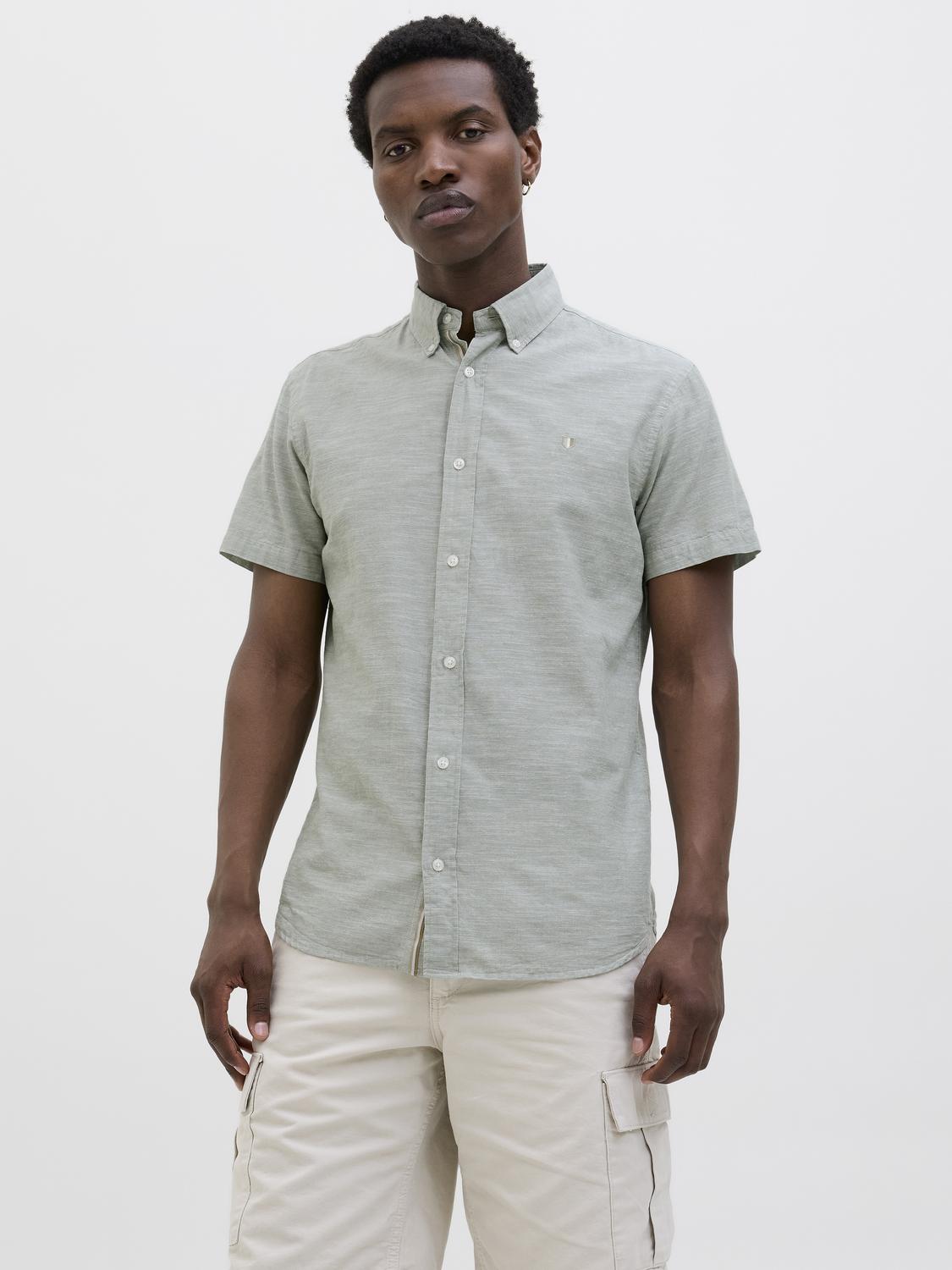 model_shot-front