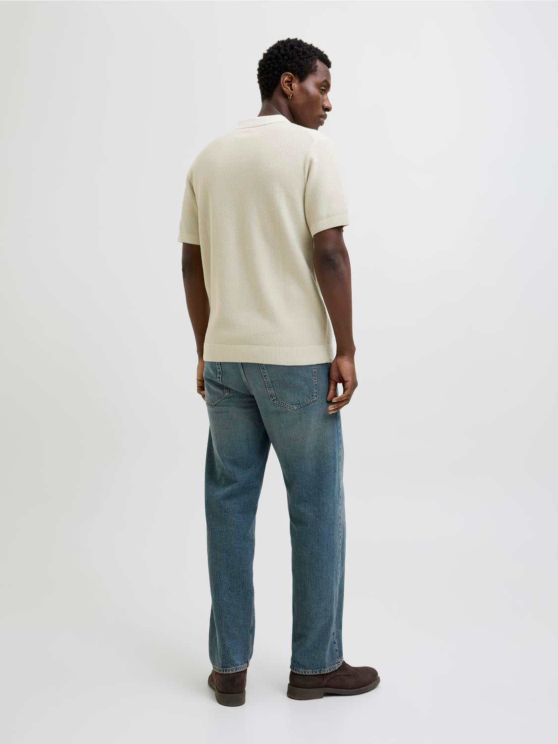 model_shot-back
