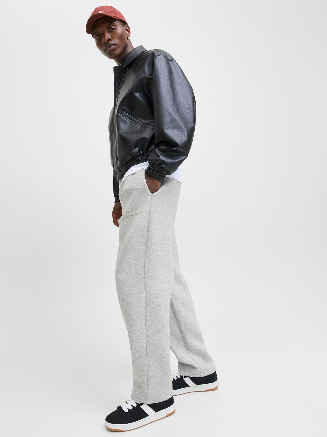 model_shot-creative