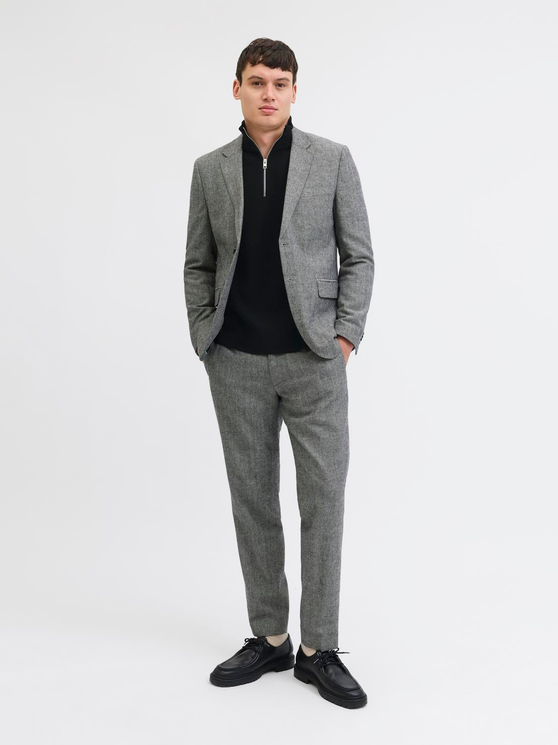 model_shot-front_full