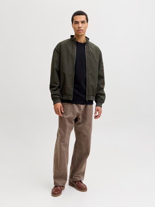 model_shot-front_full