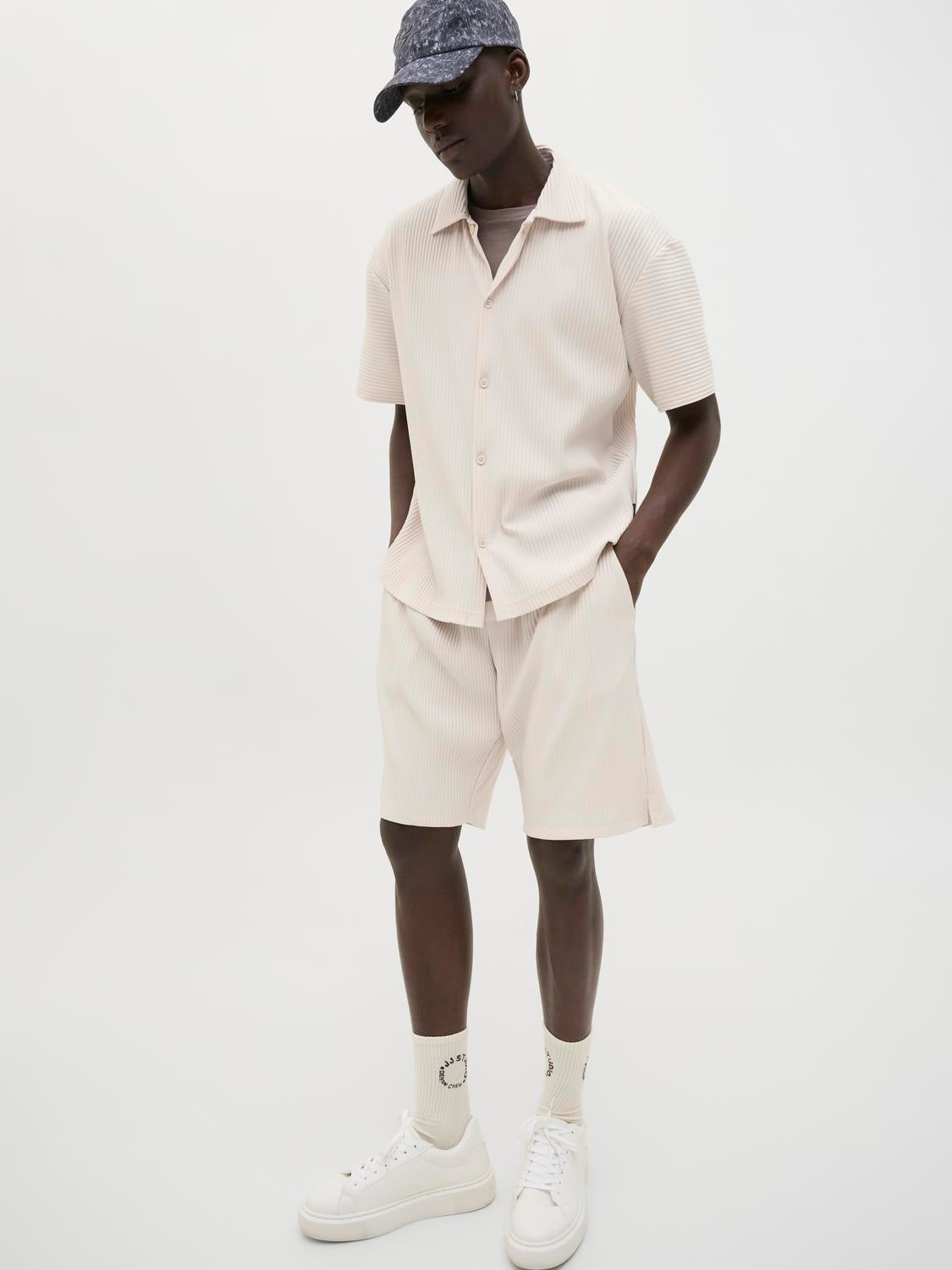 model_shot-creative
