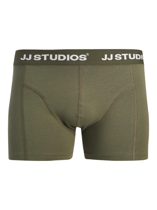 model_shot-front
