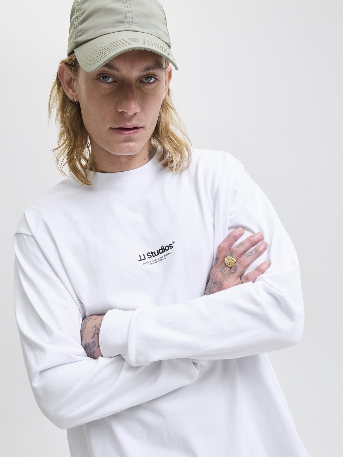 model_shot-creative