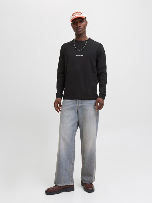 model_shot-front_full