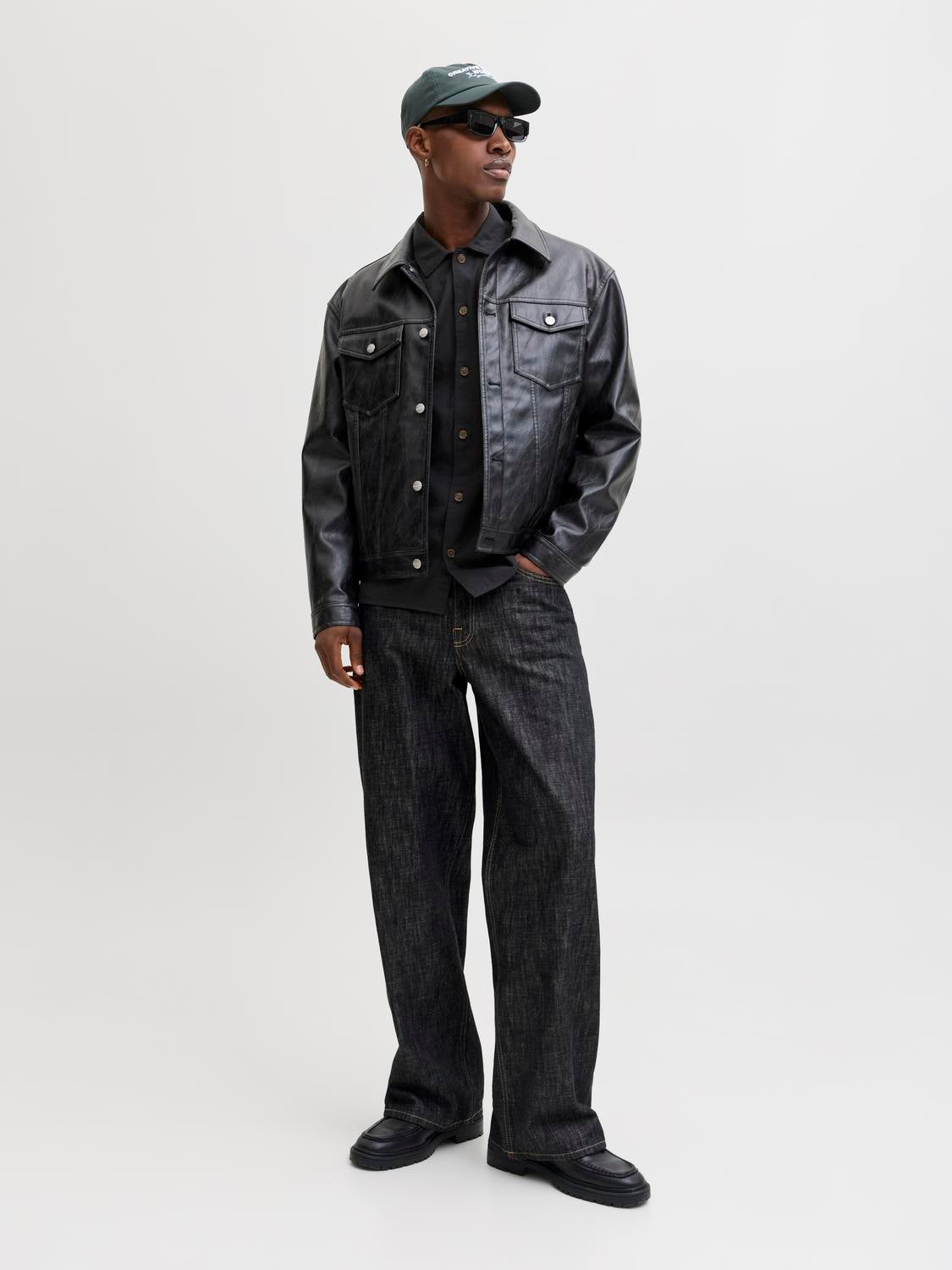 model_shot-front_full