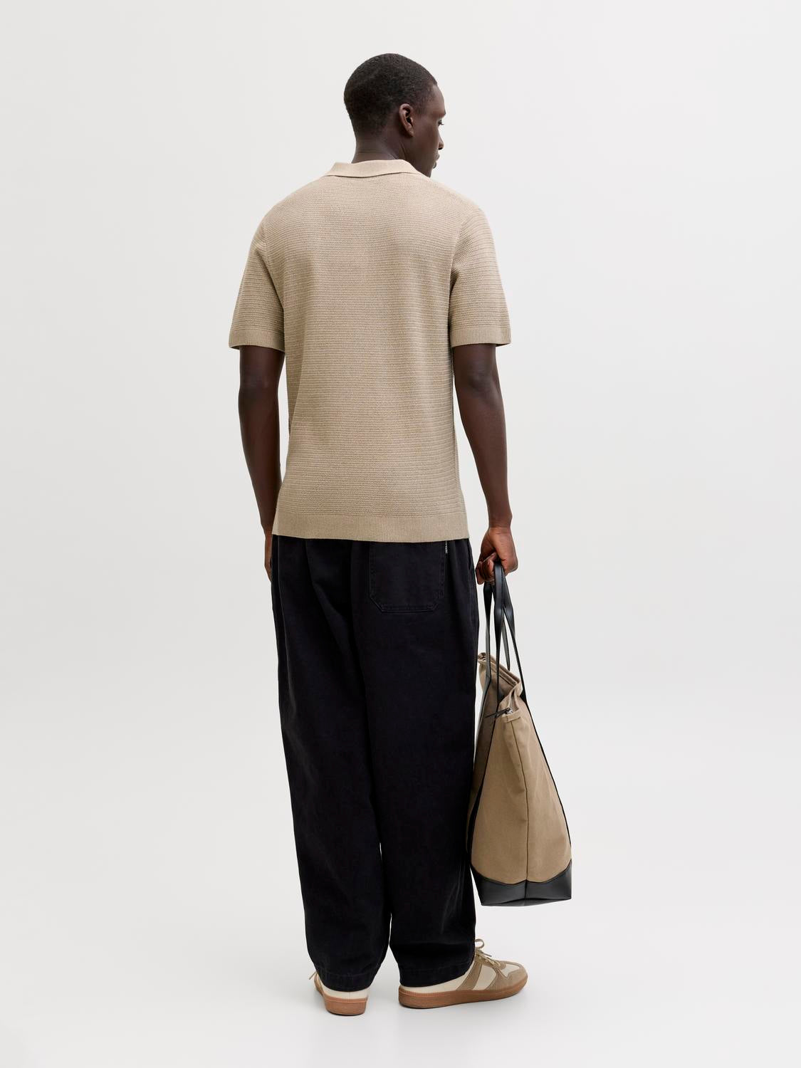 model_shot-back