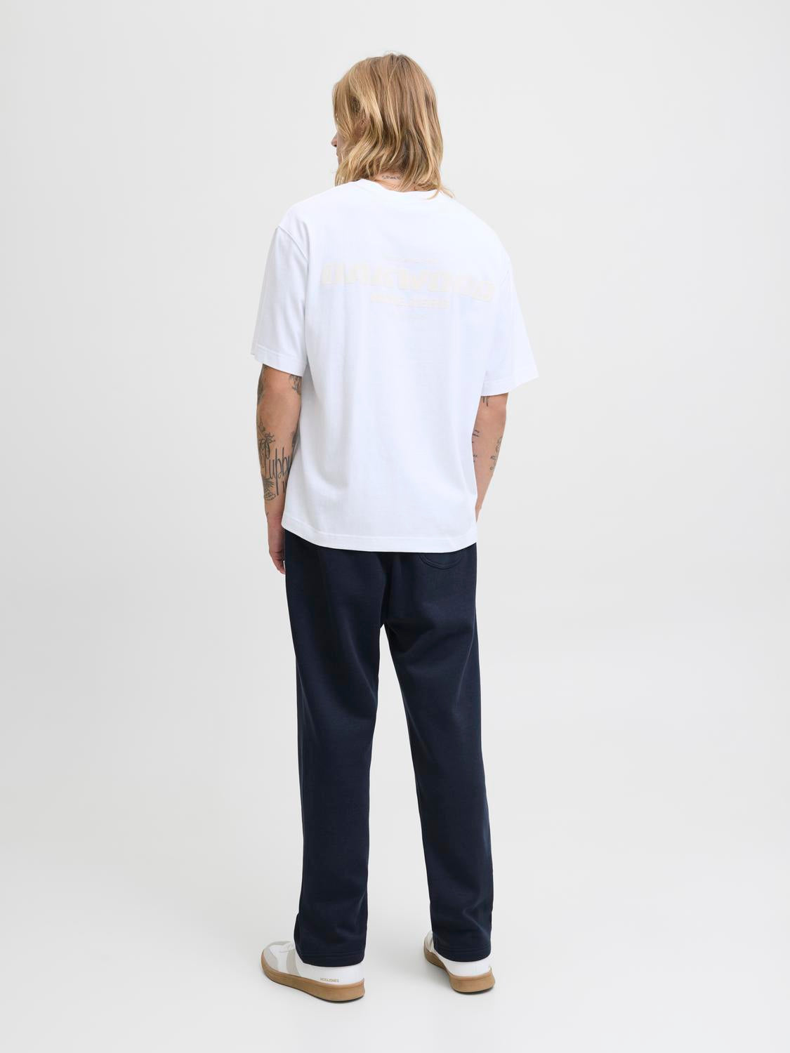 model_shot-back