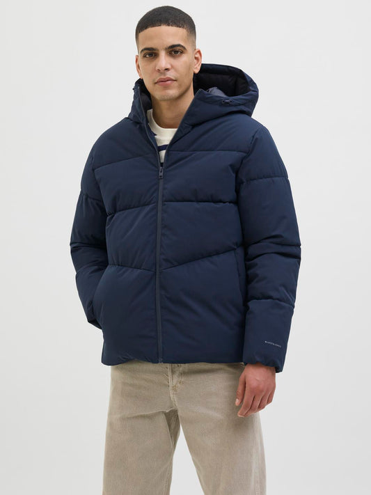 model_shot-front