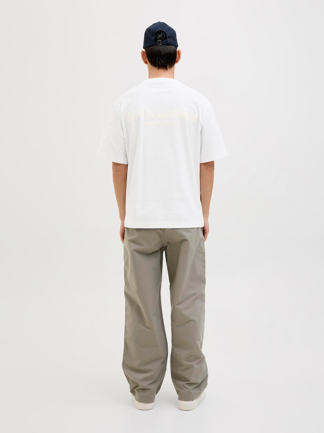 model_shot-back