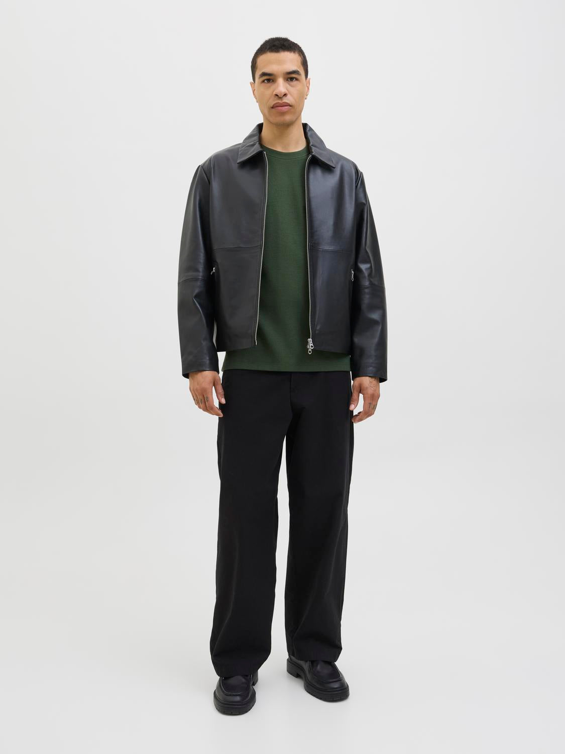 model_shot-front_full