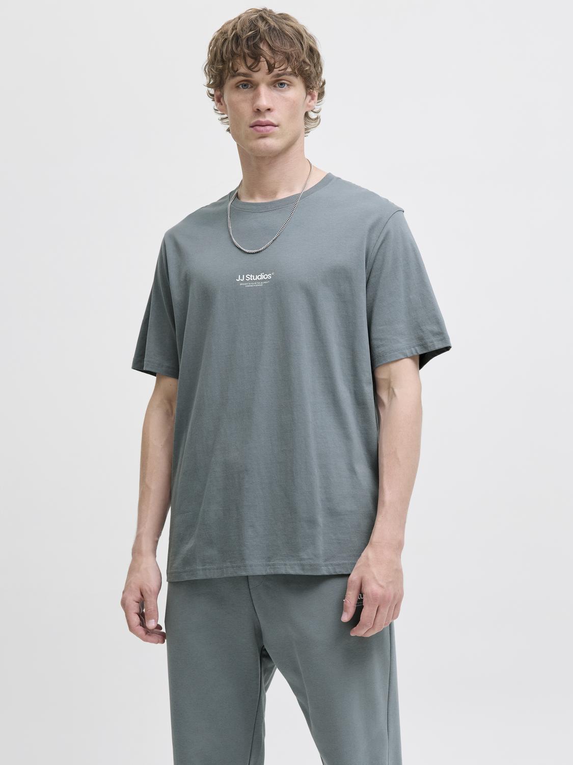 model_shot-front