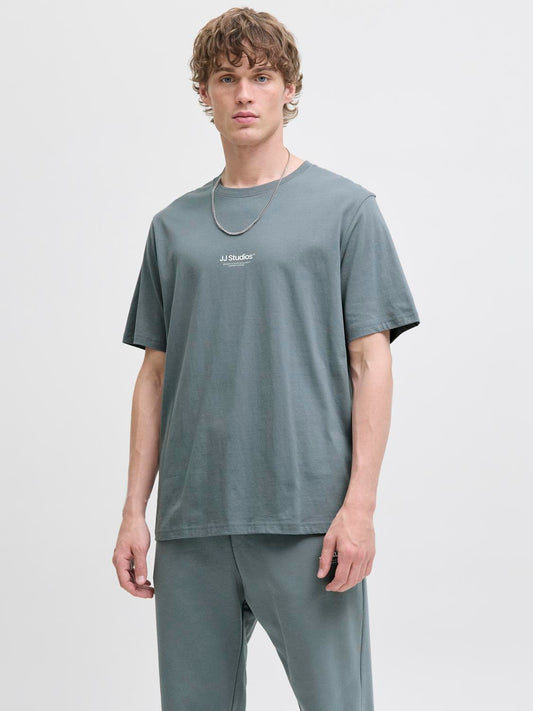model_shot-front