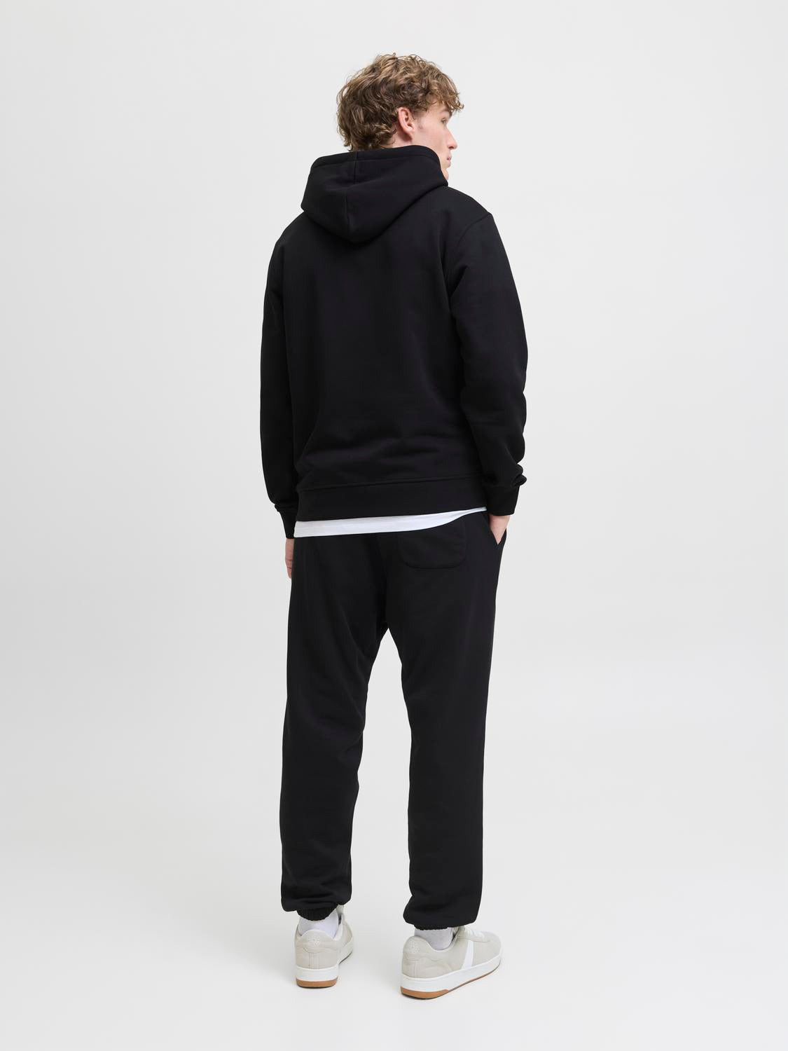 model_shot-back