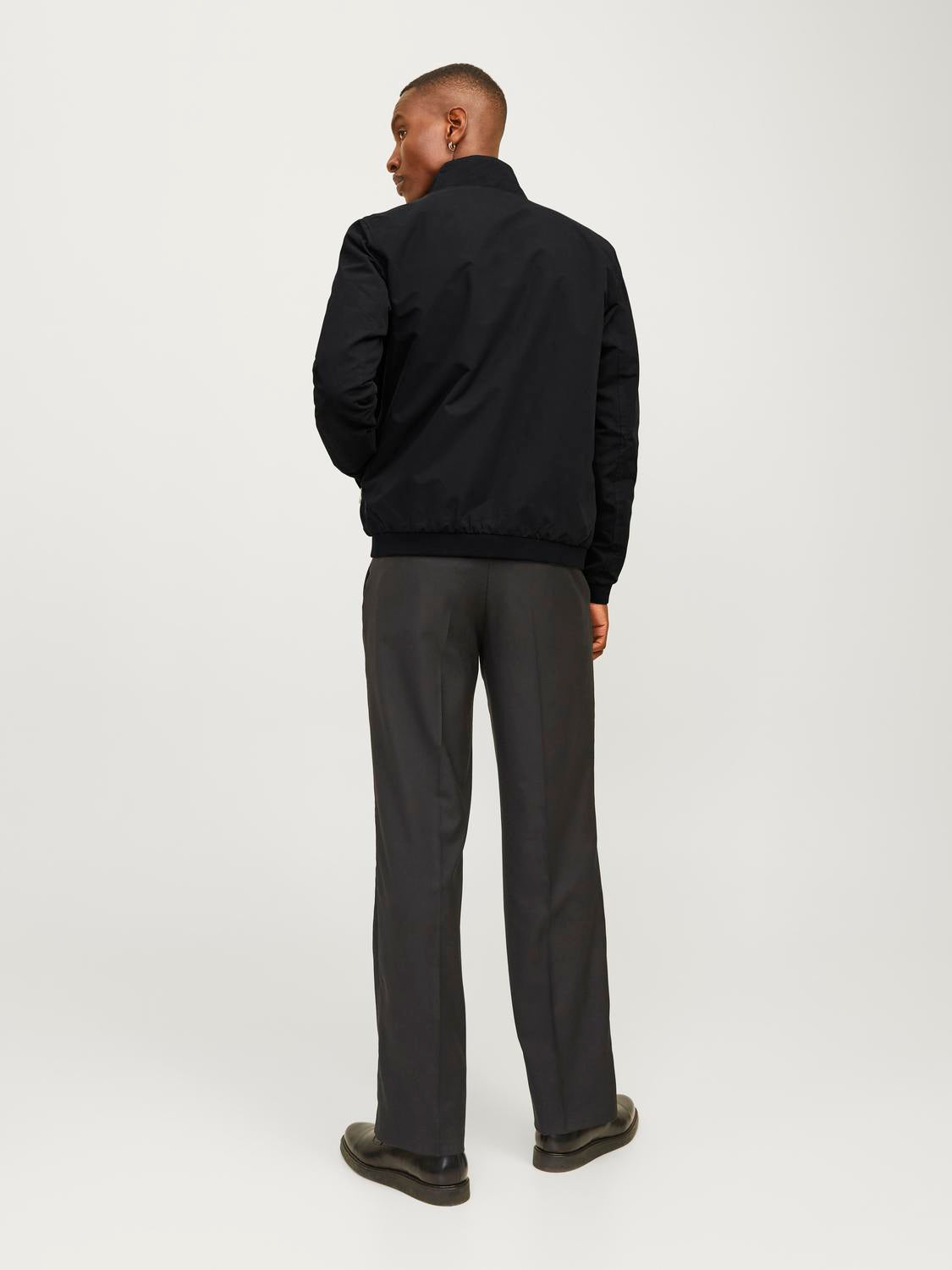 model_shot-back