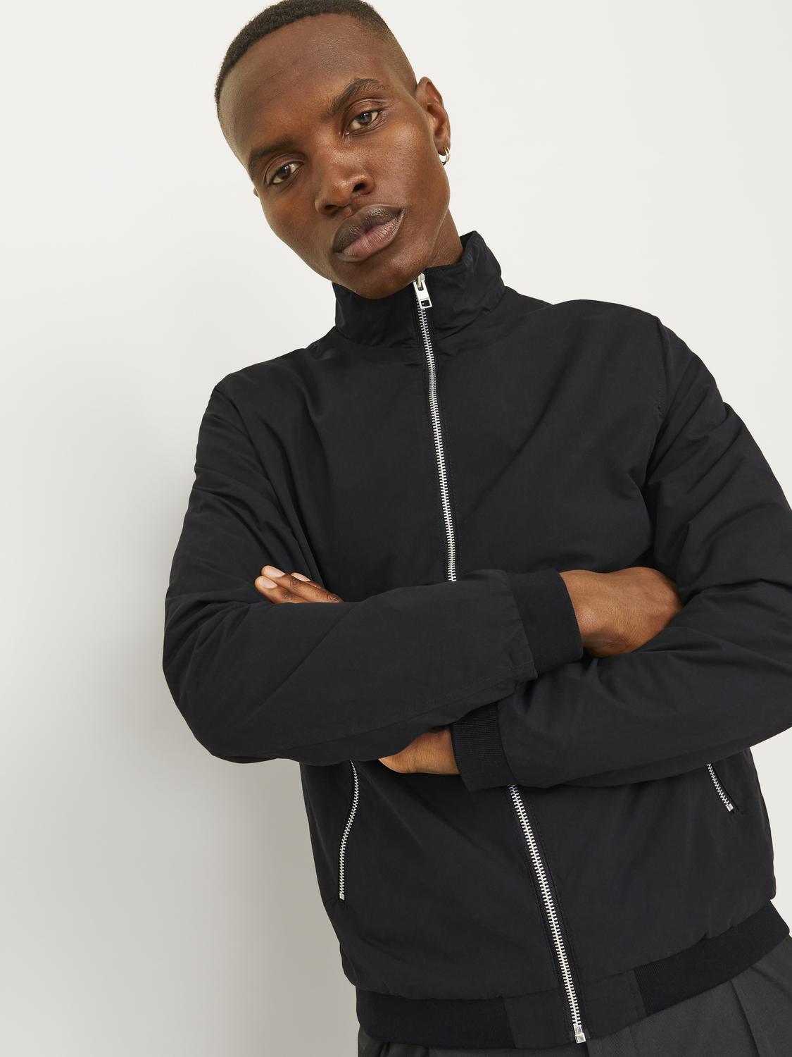 model_shot-creative