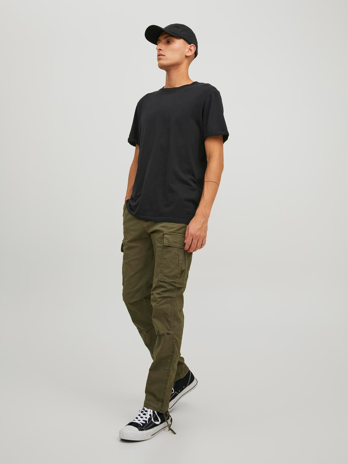 model_shot-front_full
